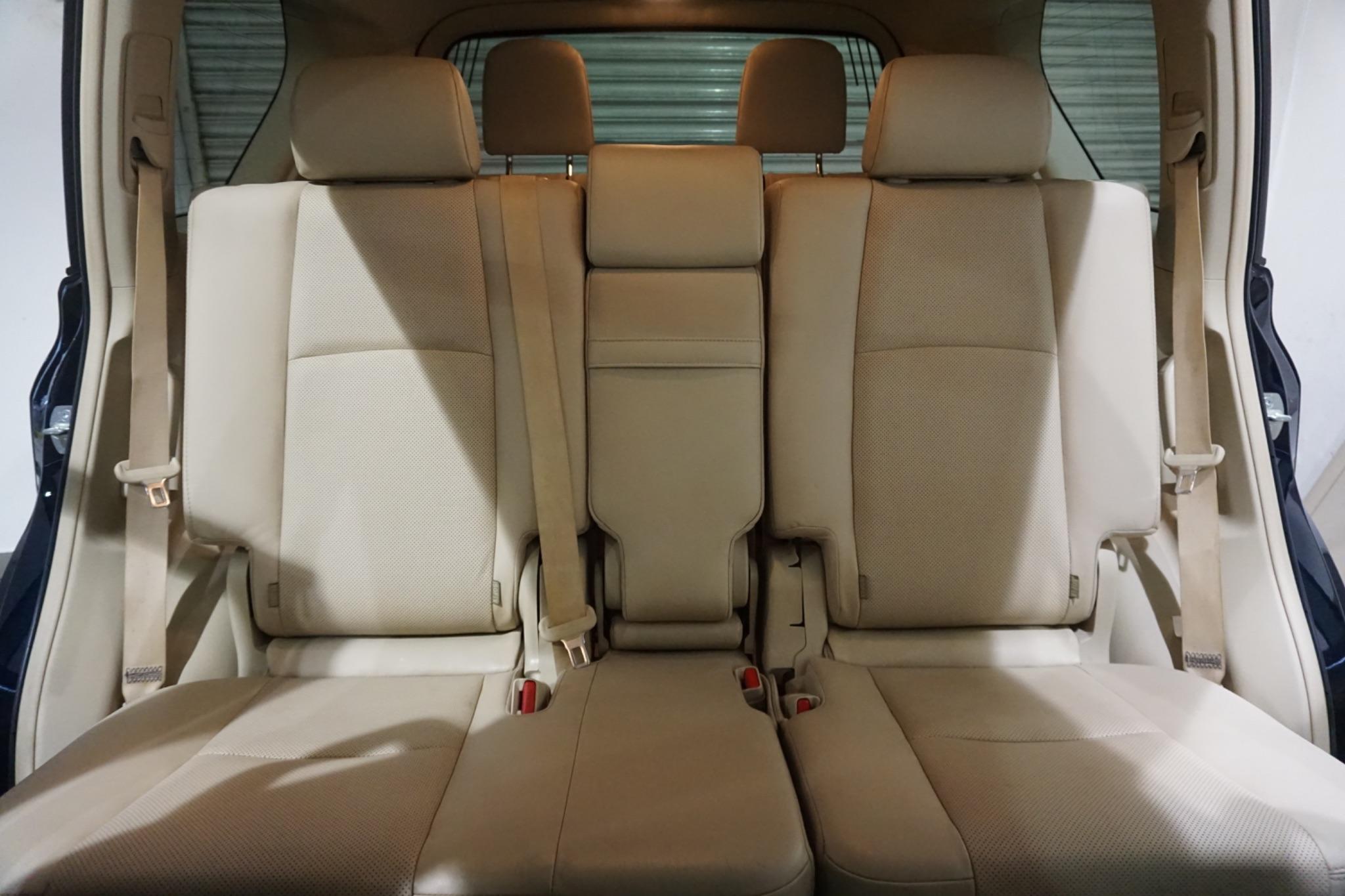 Toyota Land Cruiser 2.8D Invincible Auto 4WD Euro 6 (s/s) 5dr (7 Seat)